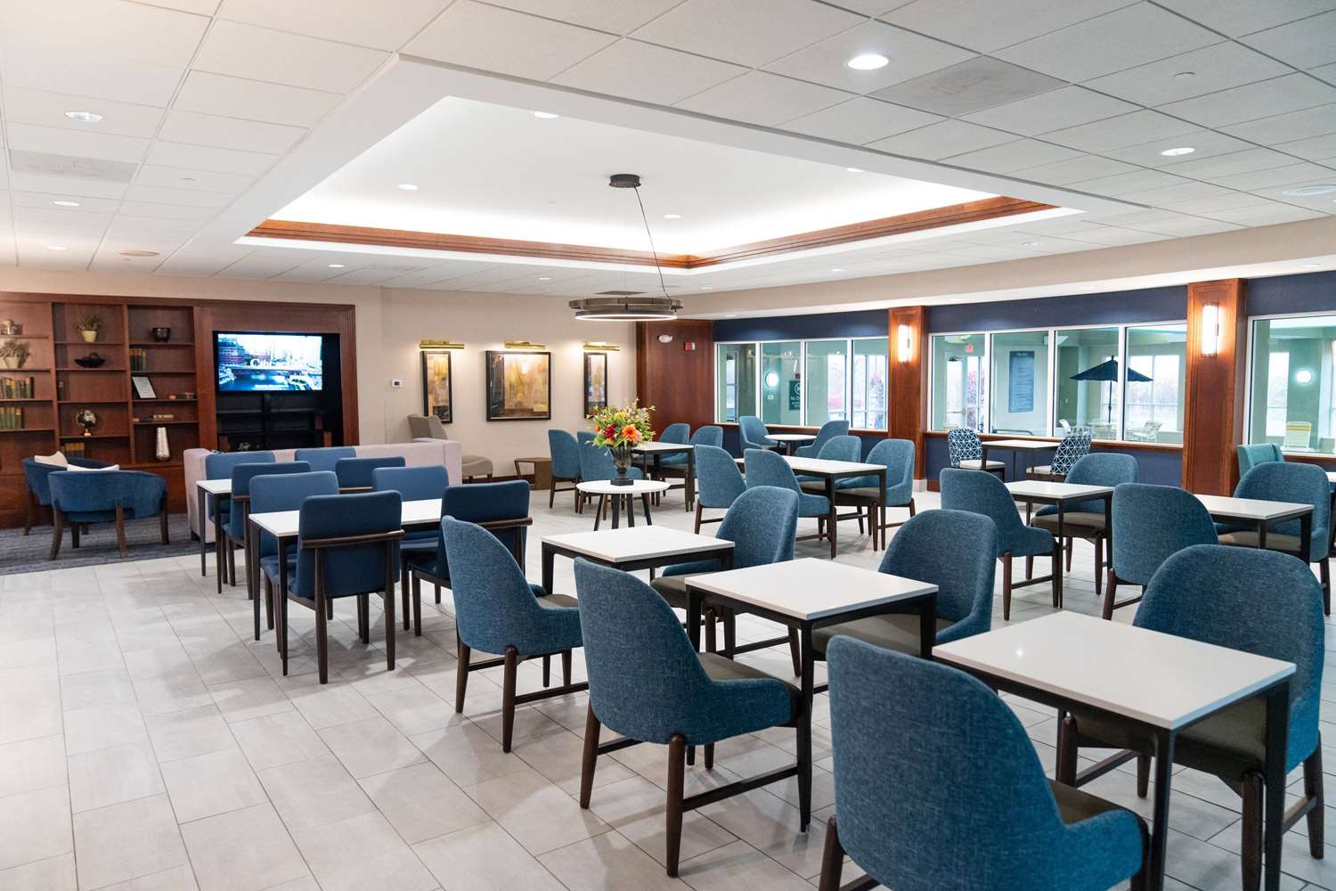 La Quinta Inn & Suites by Wyndham Bannockburn-Deerfield 36/56