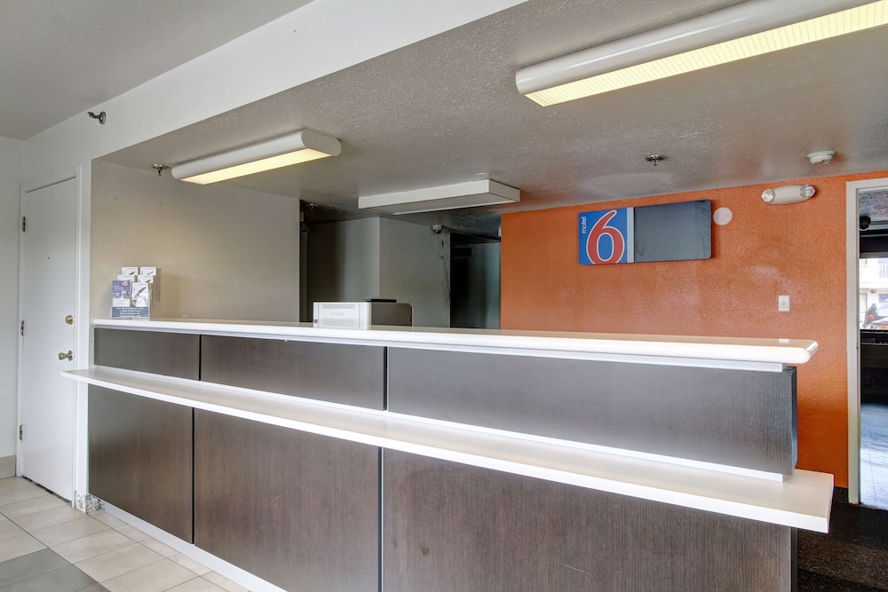 Motel6 Amherst, OH - Cleveland West - Lorain 8/41