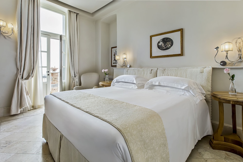 Bellevue, Suite, 1 King and 1 Single Beds