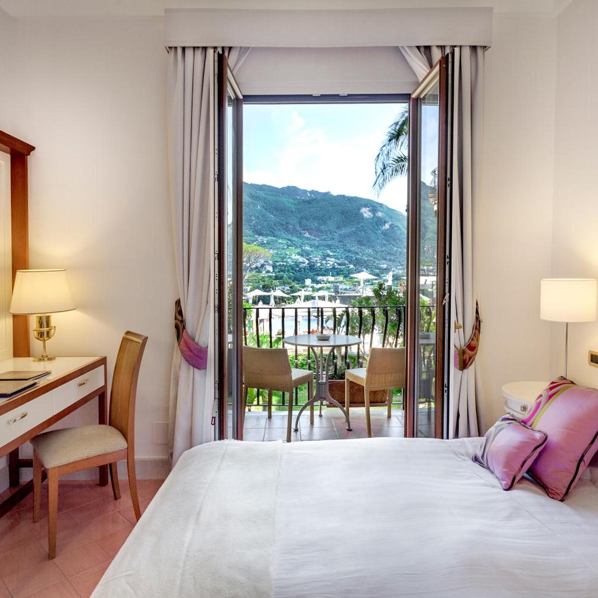 Room, Double Bed, Lateral Side Sea View