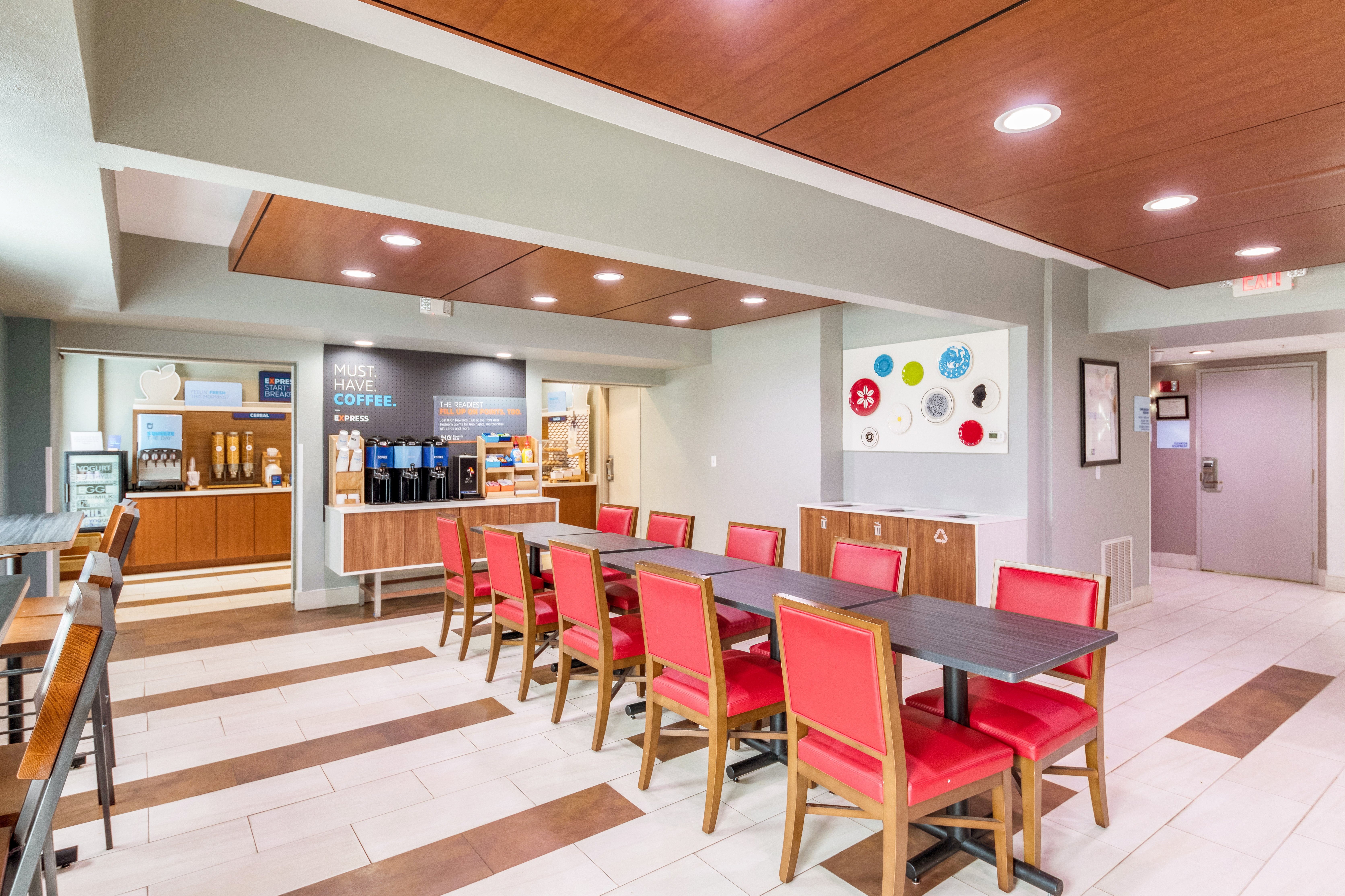 Holiday Inn Express Hotel Suites Columbus 19/24