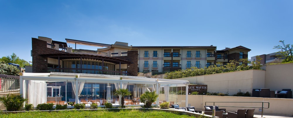 Blue Waves Resort in MALINSKA-DUBASNICA