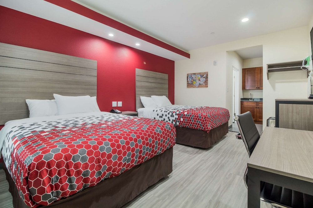 Econo Lodge Inn and Suites Humble Fm1960 Iah Airport 17/27
