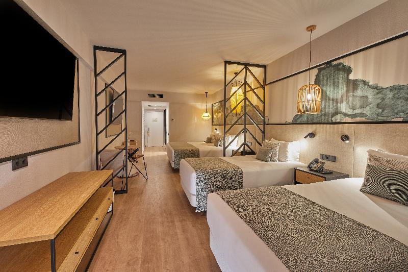 Room, Double or Twin Bed, Side Ocean View