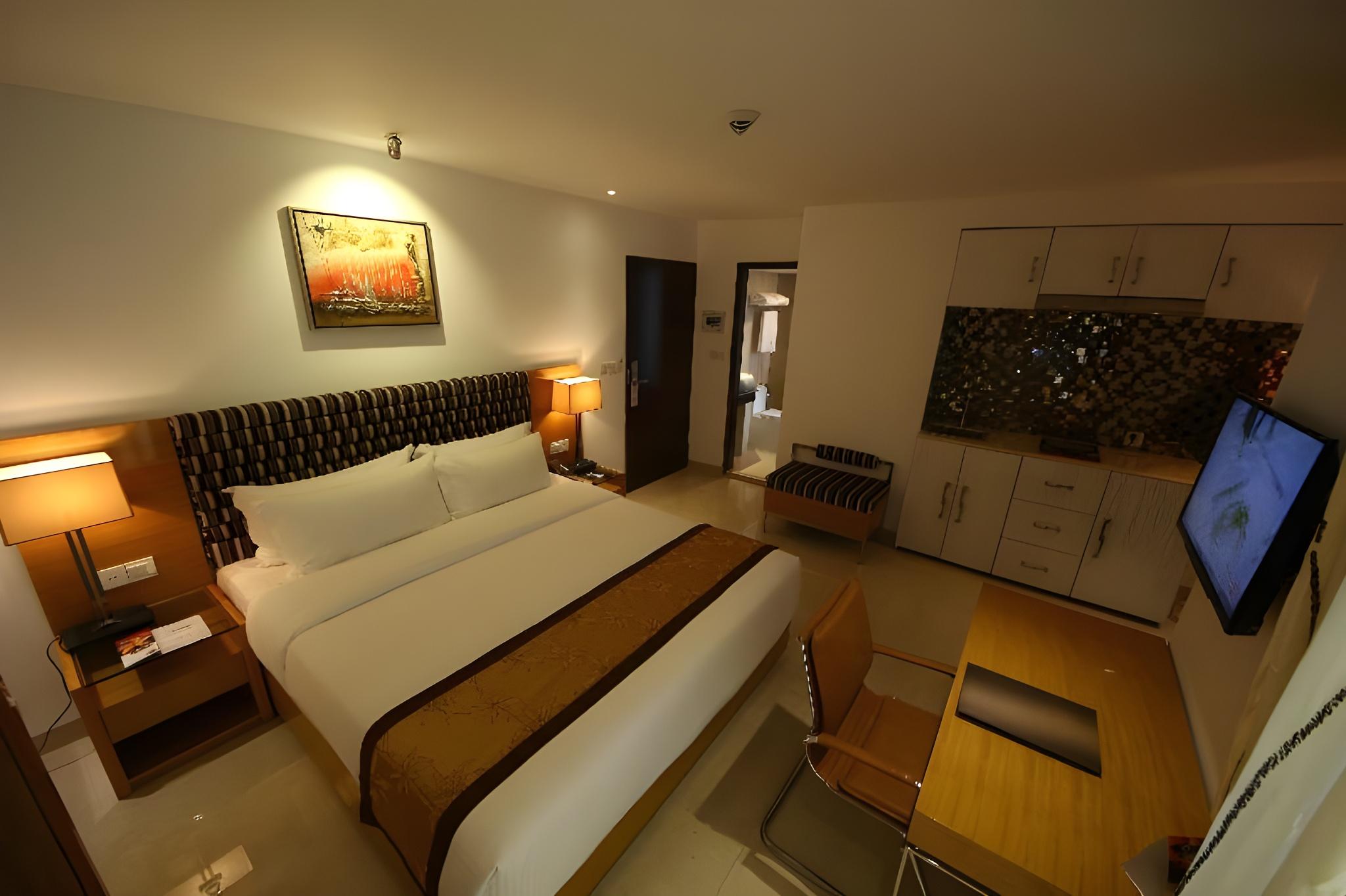Super, Canary, Deluxe, Kitchenette