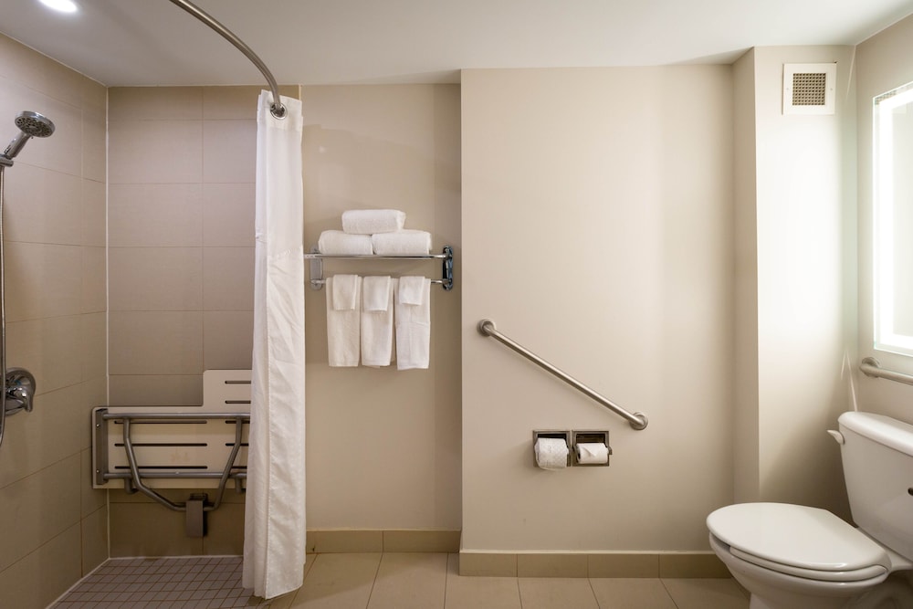 Holiday Inn Express Hotel Suites Kingston 28/72