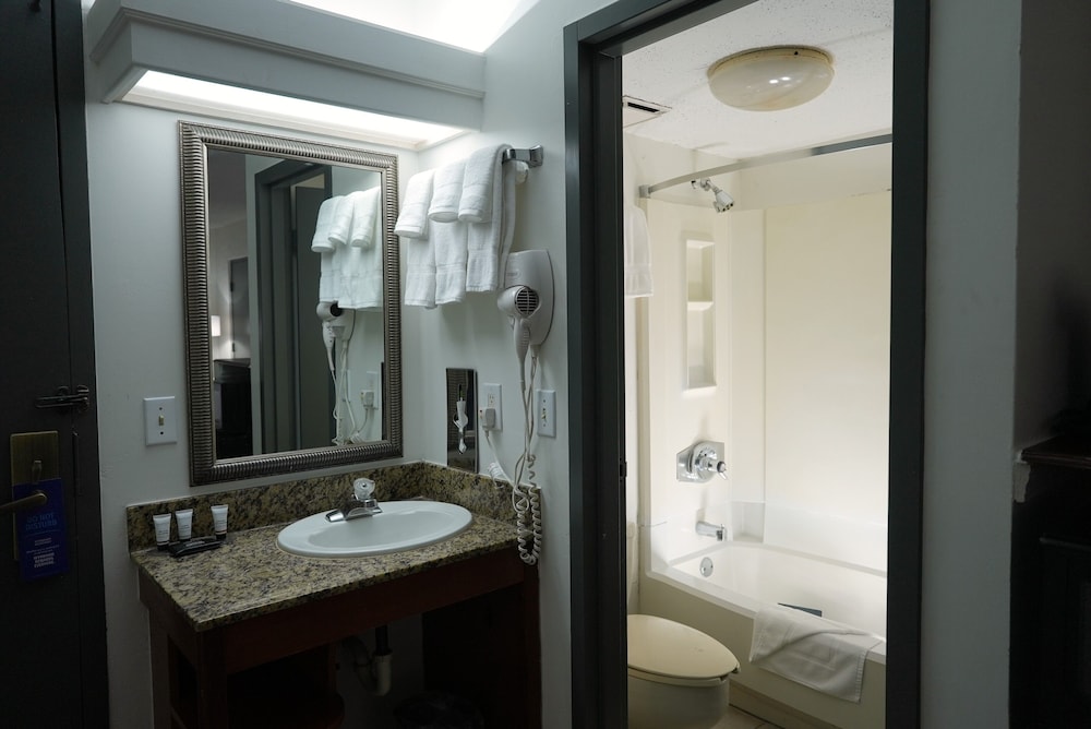 جناح سوبيريور بسرير كينج، Ramada by Wyndham Tulsa Broken Arrow 4/5