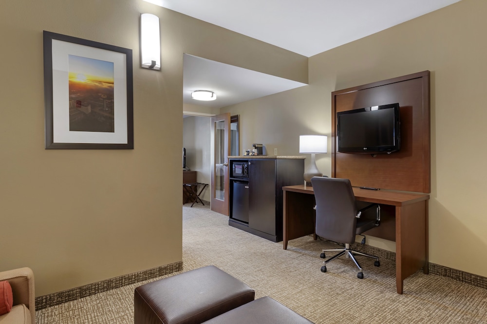 Comfort Suites Knoxville North 41/45