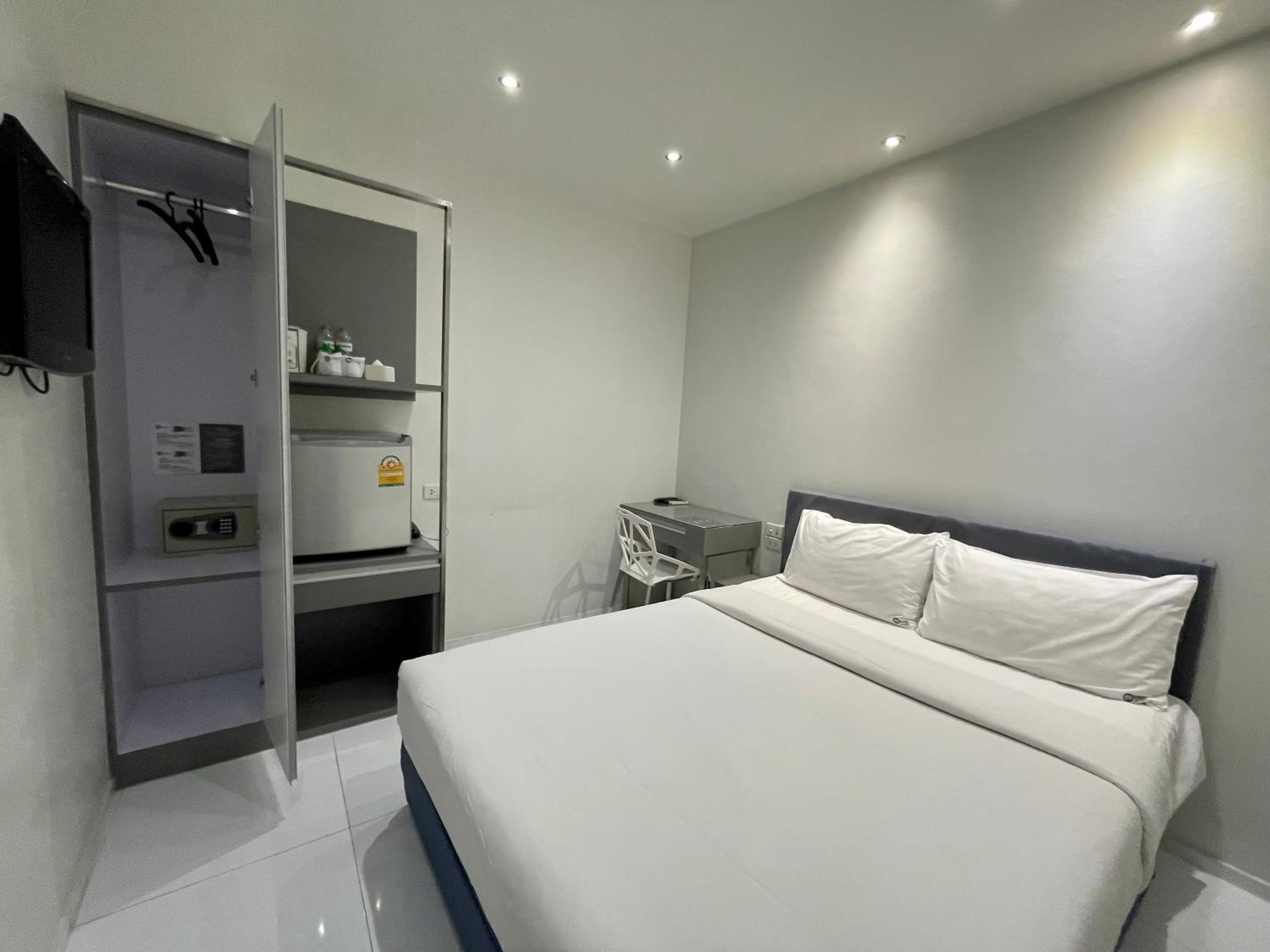 Standard, Double Bed, No Window