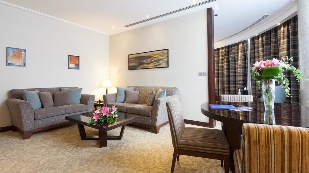 Ayass Hotel 52/74