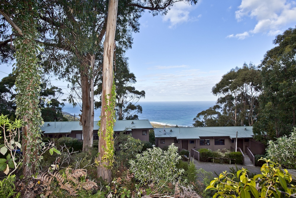 BEACON POINT OCEAN VIEW VILLAS 54/70