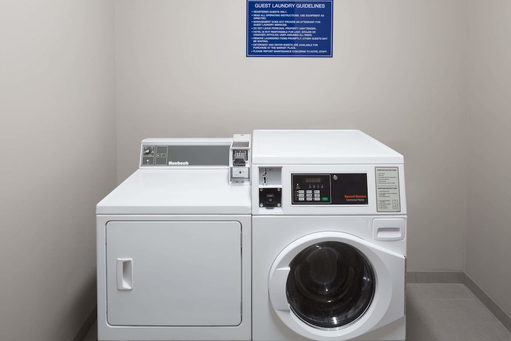 Days Inn & Suites by Wyndham Houston NW Cypress 16/26