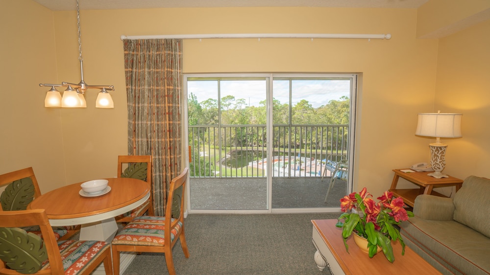 Barefoot Suites 43/69