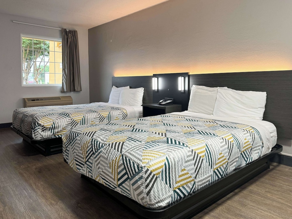 2 Full Beds - Suite, Non-Smoking, Micfridge