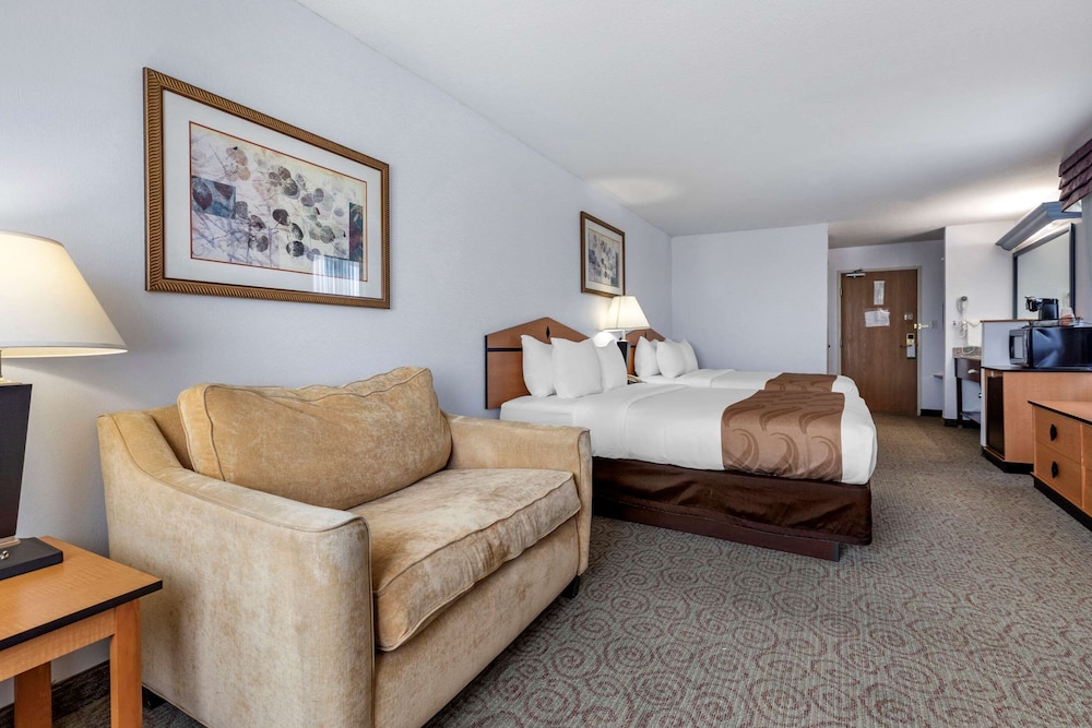 Quality Inn & Suites Denver International Airport 17/42