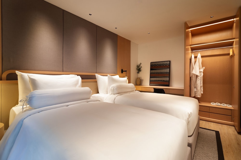 2 Bedroom Deluxe Suite