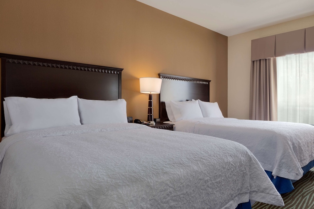 Hampton Inn & Suites Parkersburg Downtown 16/45