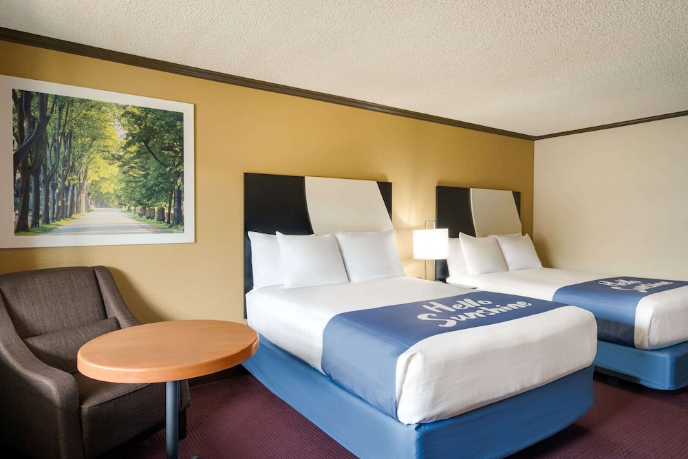 Upgrade, Deluxe, 2 Queen Beds