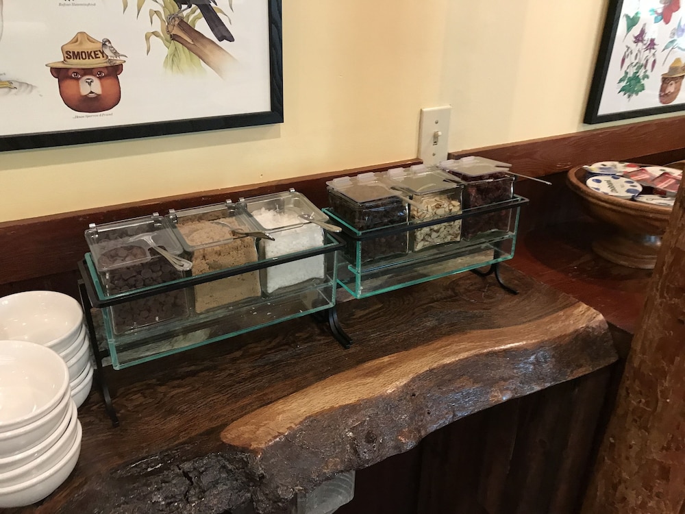 Weasku Inn 49/50
