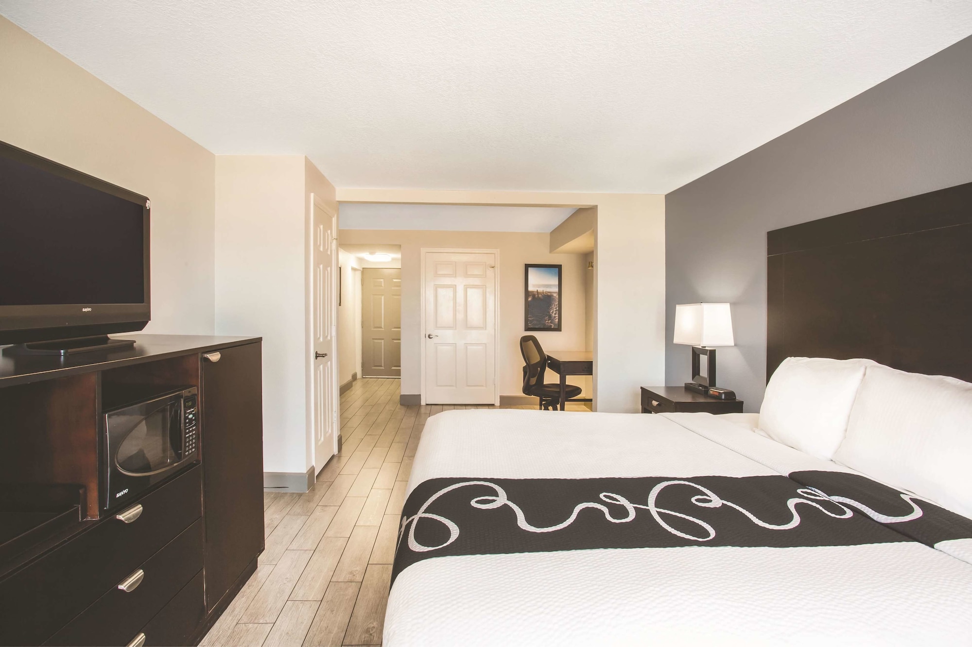 ROOM, KING BED, CITY VIEW