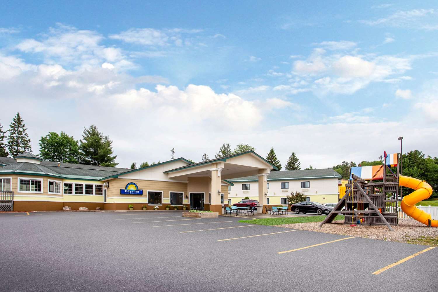 Days Inn by Wyndham Marquette 56/62