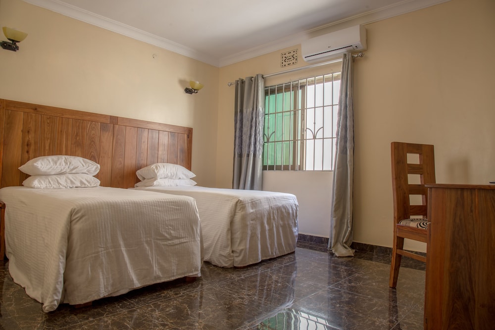 ROOM, TWIN BEDS