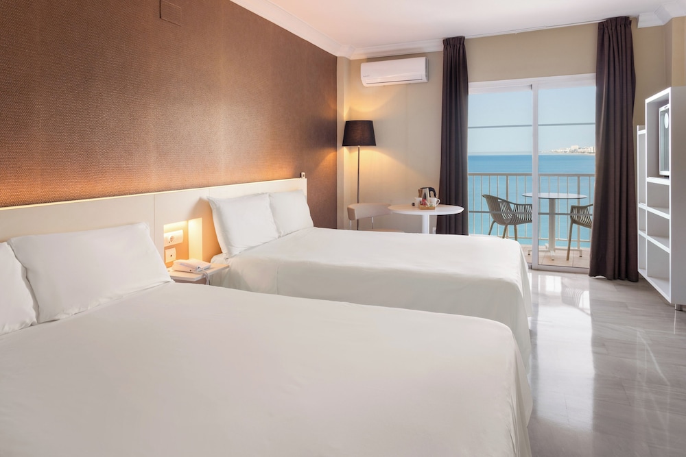 Xtra, Superior, 2 Queen Beds, Sea Front, Sea View