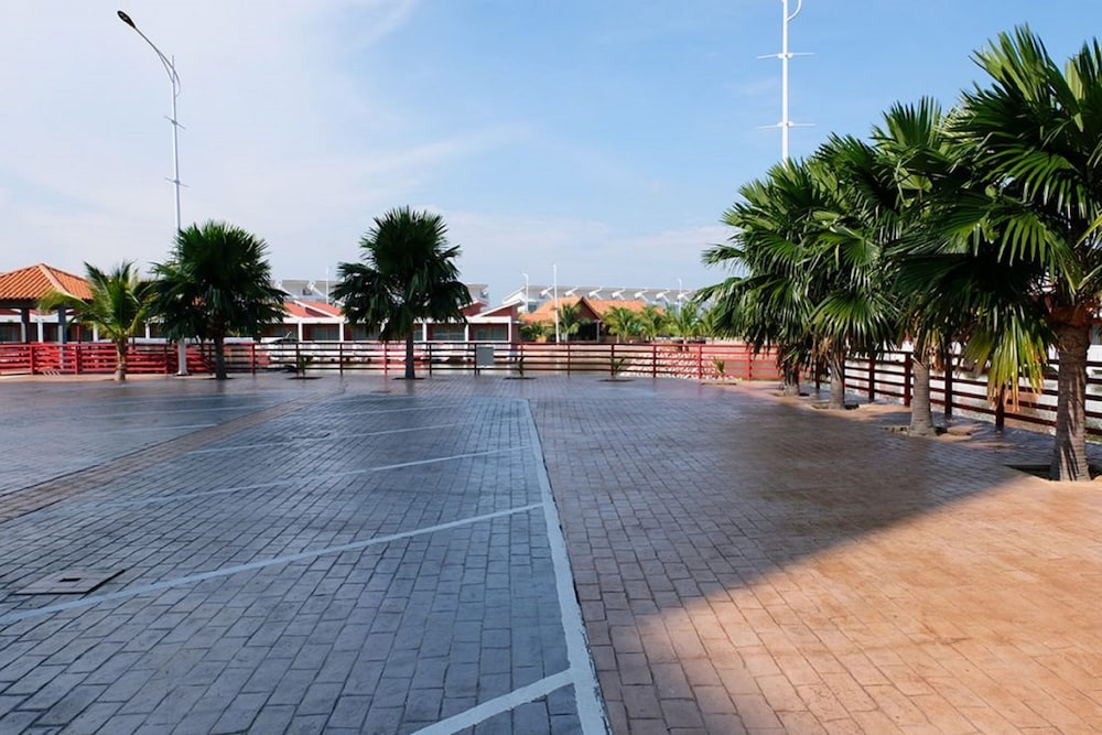 Tasik Villa International Resort 64/72