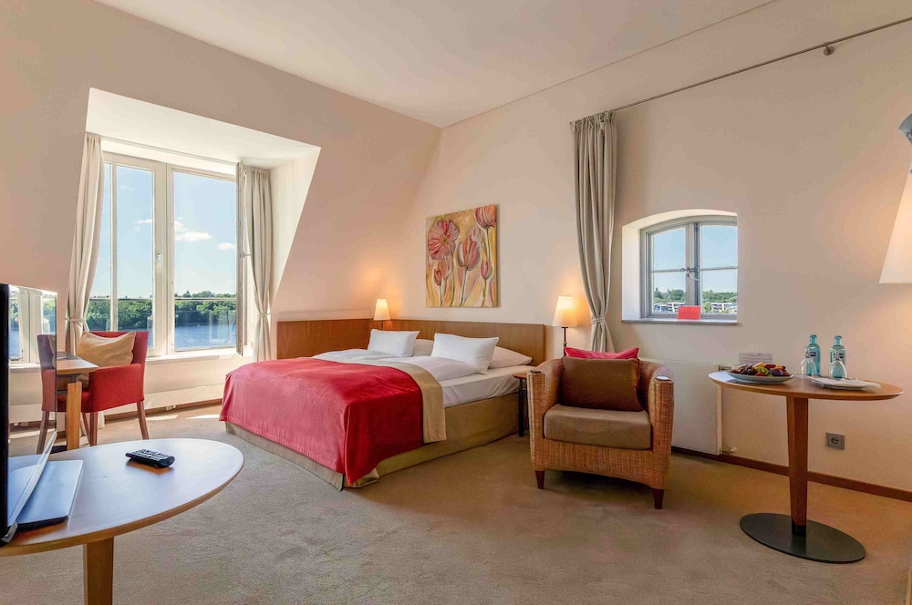 Studio, Suite, Double Bed, Lake Side