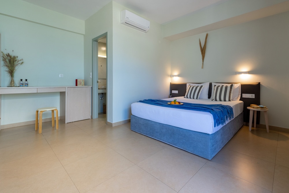 DELUXE, DOUBLE BED
