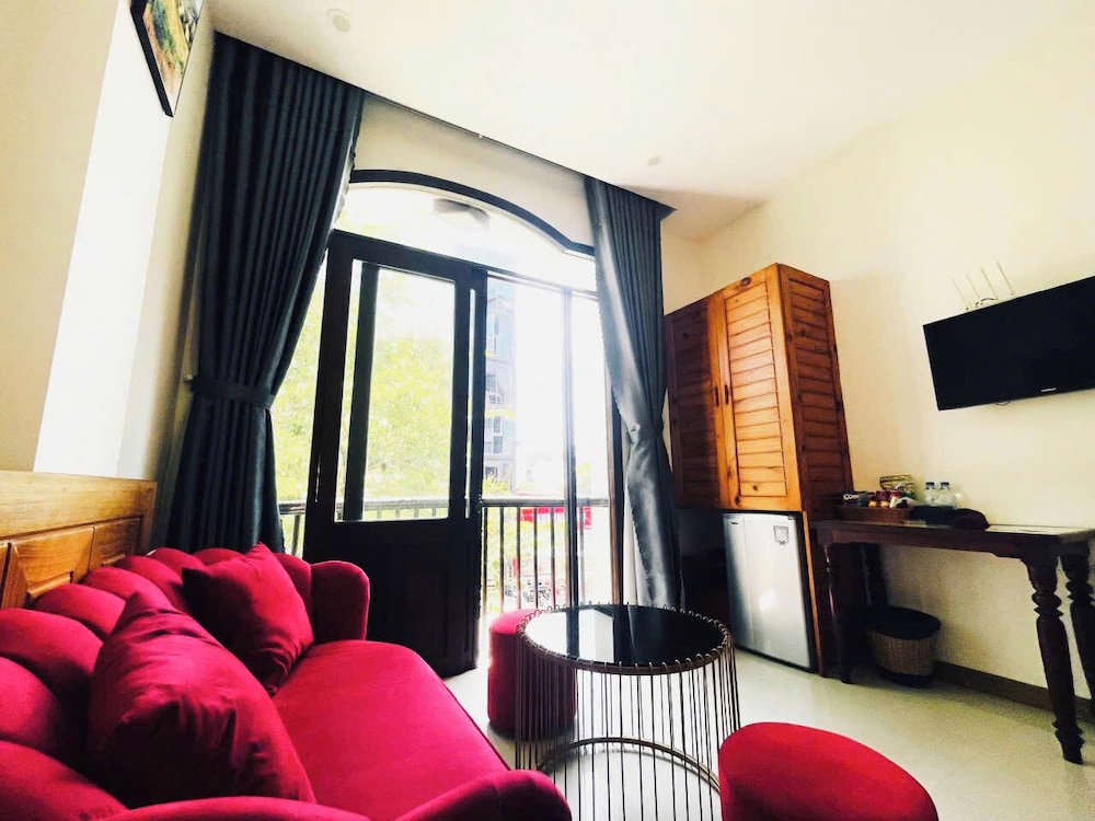 Sunshine Beach Hotel 35/50