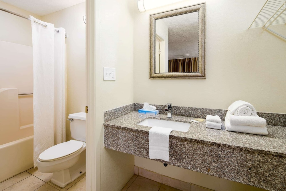 Americana Inn a Travelodge by Wyndham 47/50