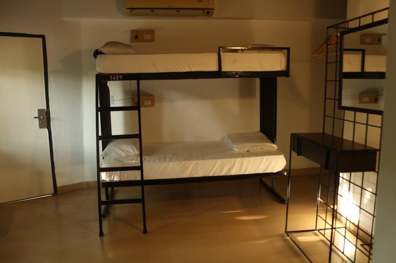 Letsbunk Poshtel 5/28