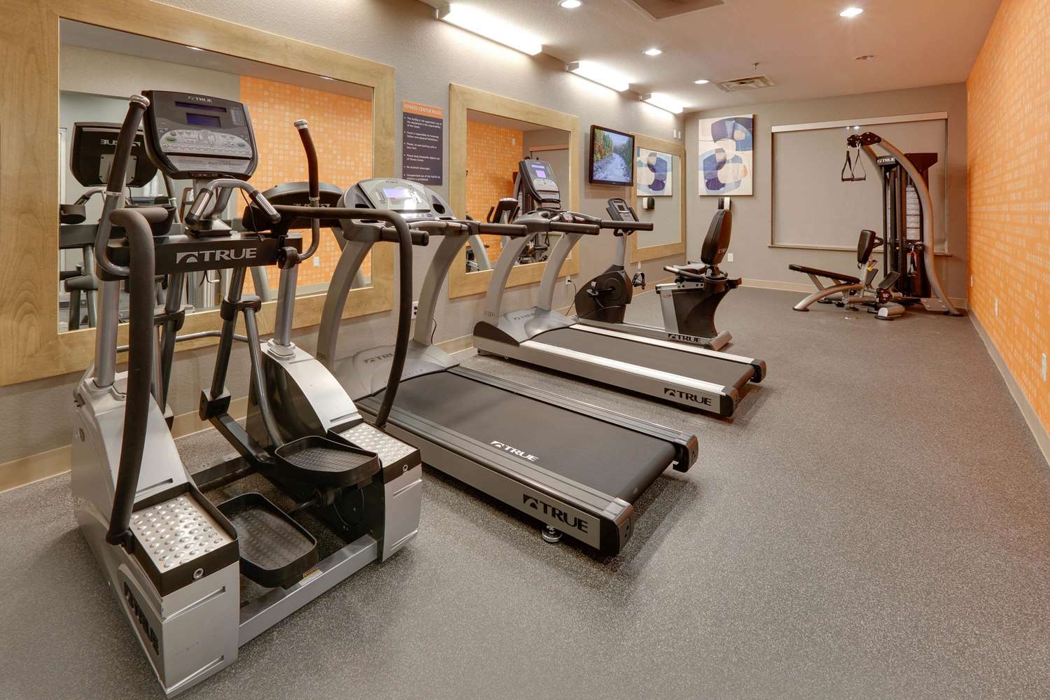 La Quinta Inn & Suites by Wyndham Dallas Love Field 10/22