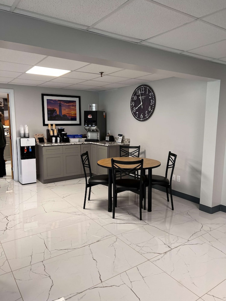 The SureStay Hotel by Best Western Presque Isle 36/42