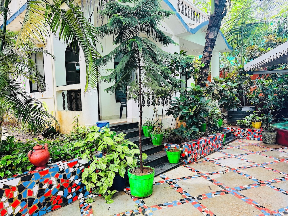 Swati Hotel 61/72
