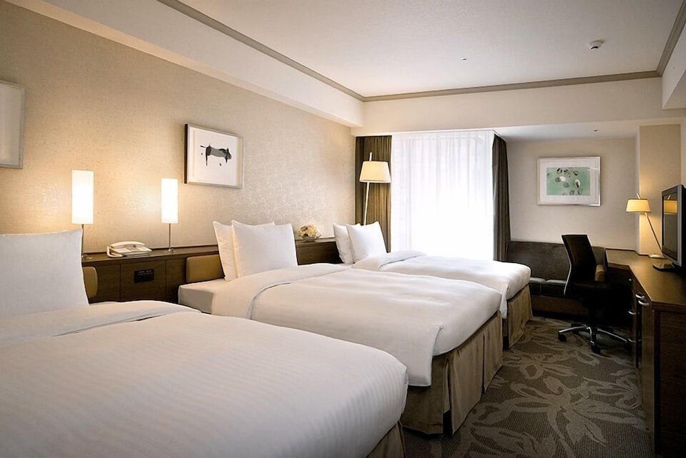 Room, Triple, Twin Beds, Sofa