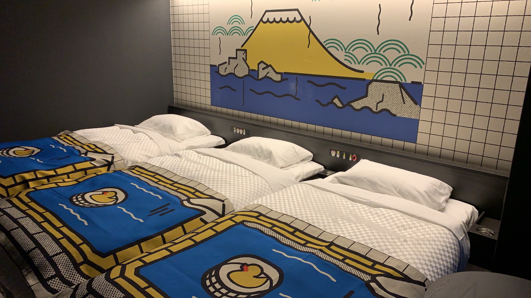 غرفة قياسية ثلاثية