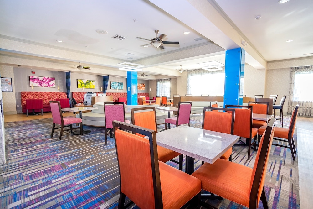 Holiday Inn Express Hotel And Suites Houston East 35/50