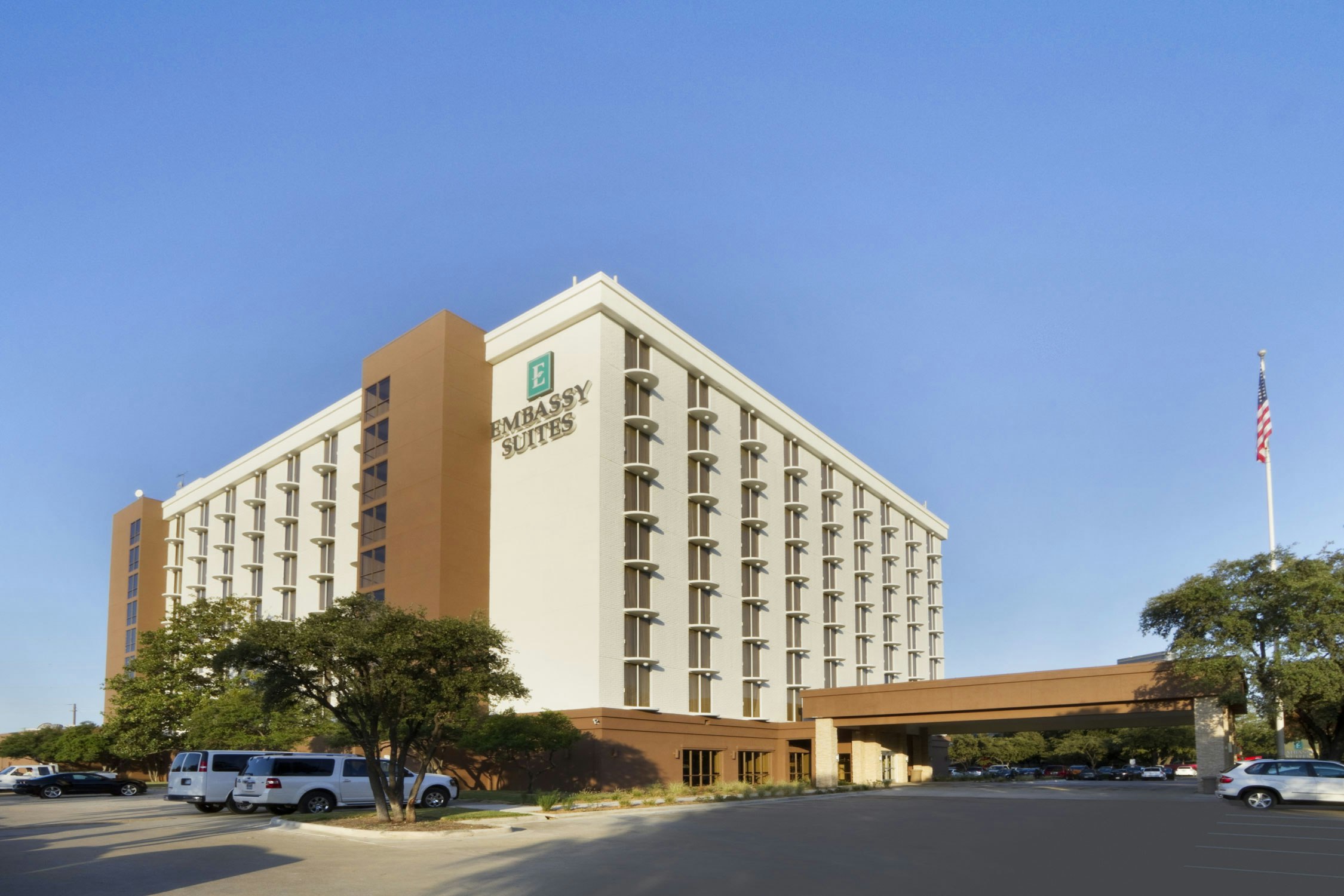 Embassy Suites by Hilton Dallas Market Center 8/72