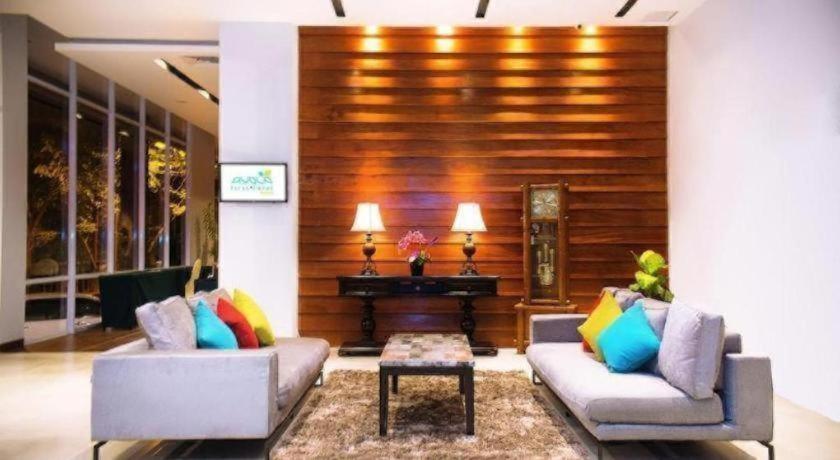 Ayola First Point Hotel Pekanbaru 34/48