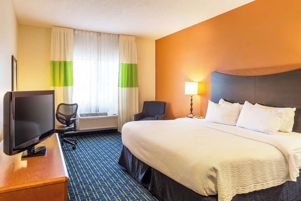ROOM, KING BED
