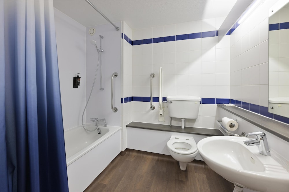 Travelodge Aberdeen Bucksburn Hotel 26/30
