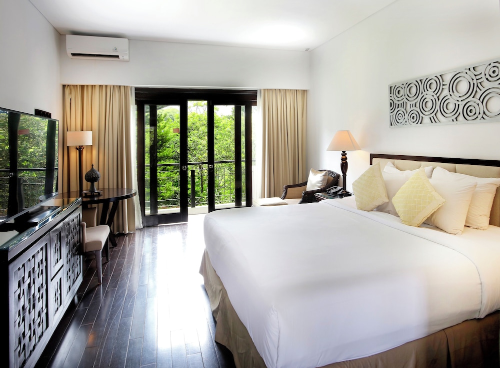 Lido Lake Resort by MNC Hotel 12/63