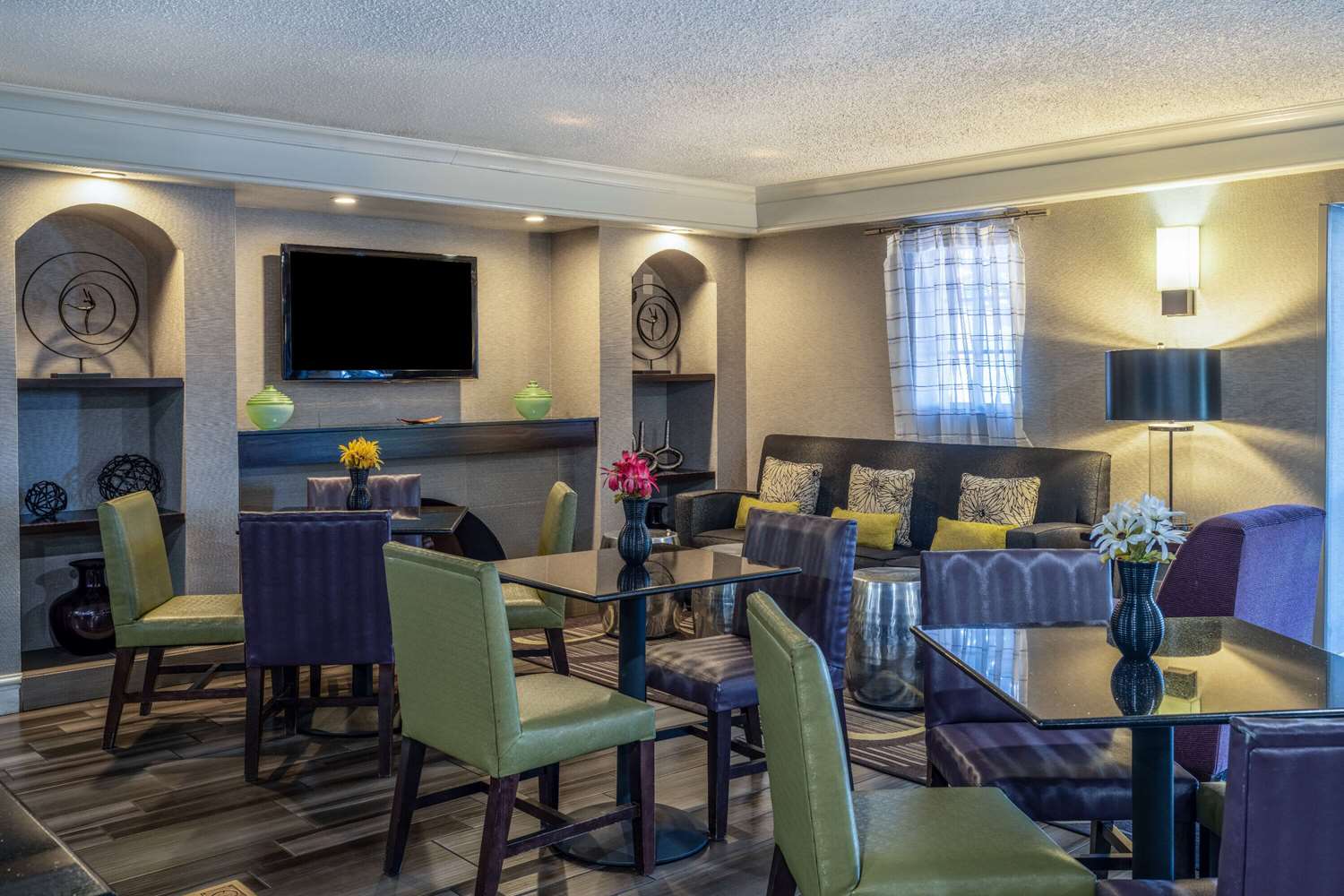 La Quinta Inn Sacramento North 30/39