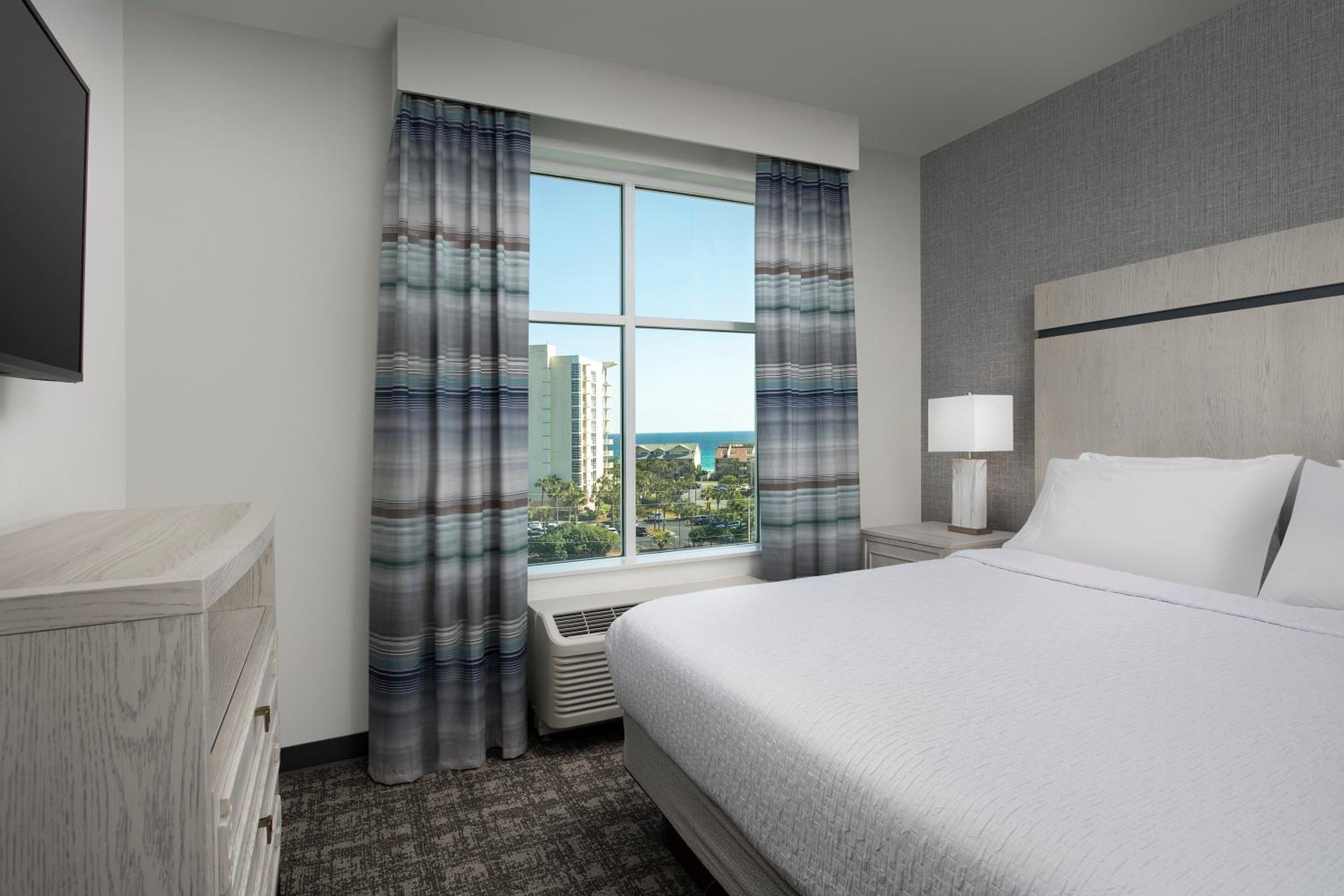Suite, 2 Queen Beds, Partial Gulf View, Sofa