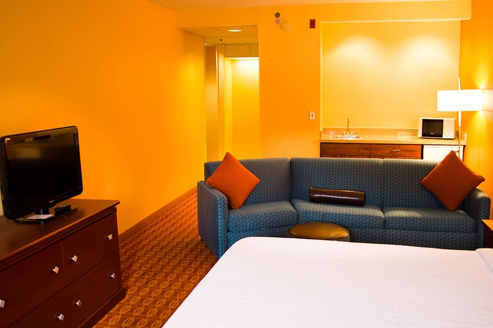 FAIRFIELD INN AND SUITES LUMBERTON 18/35