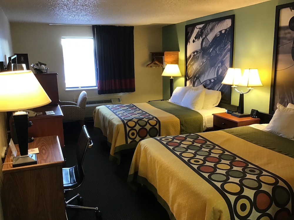 Super 8 by Wyndham Conrad MT 14/41