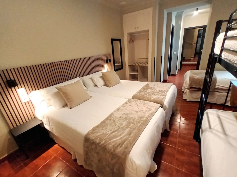 room, multiple beds