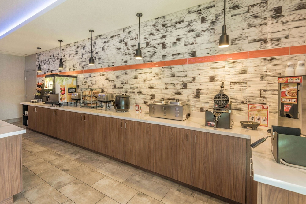 La Quinta Inn & Suites by Wyndham Las Vegas Airport South 36/46